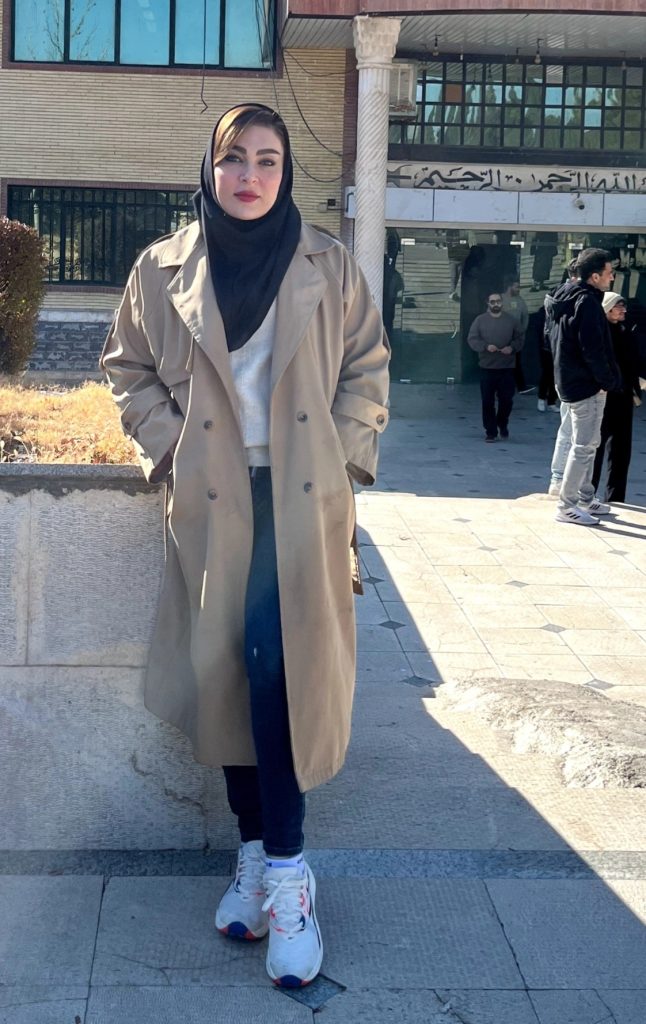 سمانه آیاتی